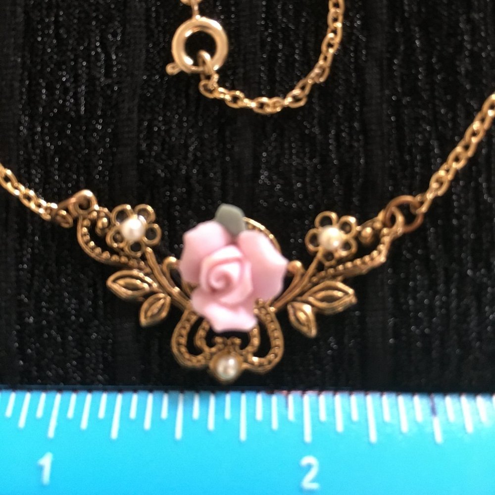 porcelain rose pendent on 18" goldtone chain